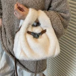 sac épaule tendance en fourrure douce