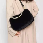 sac élégant en fausse fourrure avec chaîne de perles