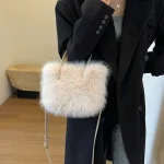 sac à main chic en fourrure blanche