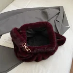 sac à main en fourrure bordeaux pour femme