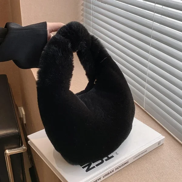 Sac À Main Hobo En Fausse Fourrure Noire – Doux Chic Et Tendance Pour L’hiver