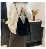 sac à main fourrure noir tendance