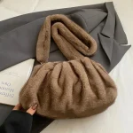 sac fourrure marron clair pour l'hiver